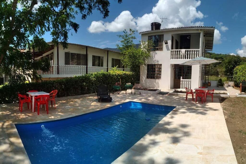 Casa Familiar Y De Descanso Villa Lorenza - Apulo Cund. Kültér fotó