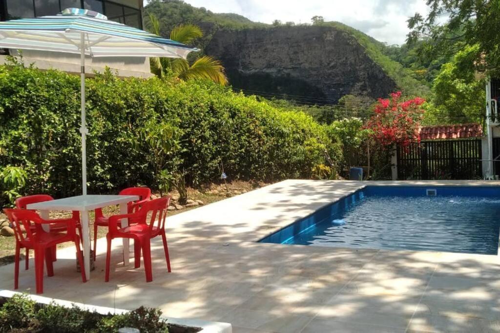 Casa Familiar Y De Descanso Villa Lorenza - Apulo Cund. Kültér fotó