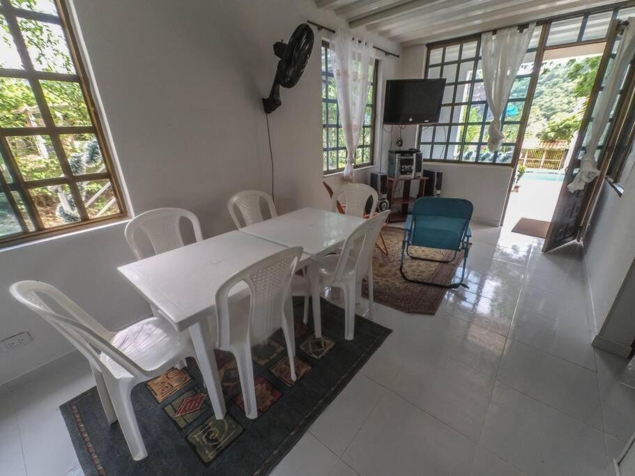 Casa Familiar Y De Descanso Villa Lorenza - Apulo Cund. Kültér fotó