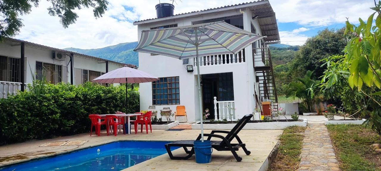 Casa Familiar Y De Descanso Villa Lorenza - Apulo Cund. Kültér fotó