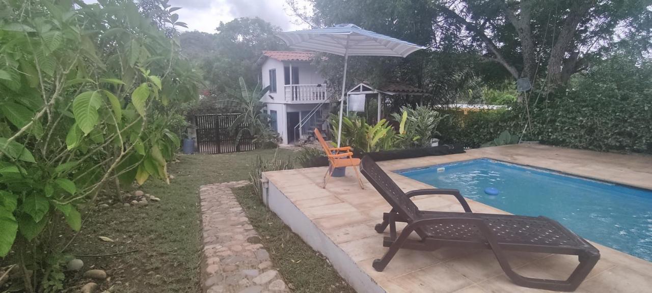 Casa Familiar Y De Descanso Villa Lorenza - Apulo Cund. Kültér fotó