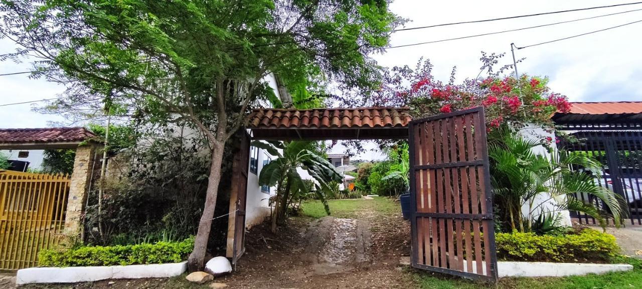Casa Familiar Y De Descanso Villa Lorenza - Apulo Cund. Kültér fotó