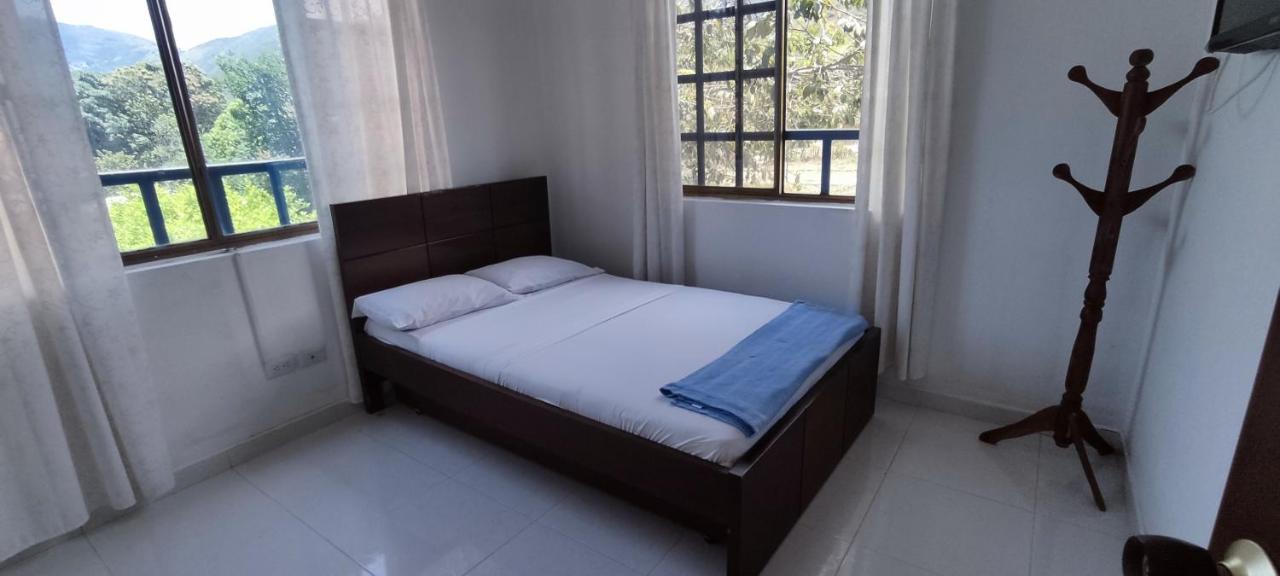 Casa Familiar Y De Descanso Villa Lorenza - Apulo Cund. Kültér fotó